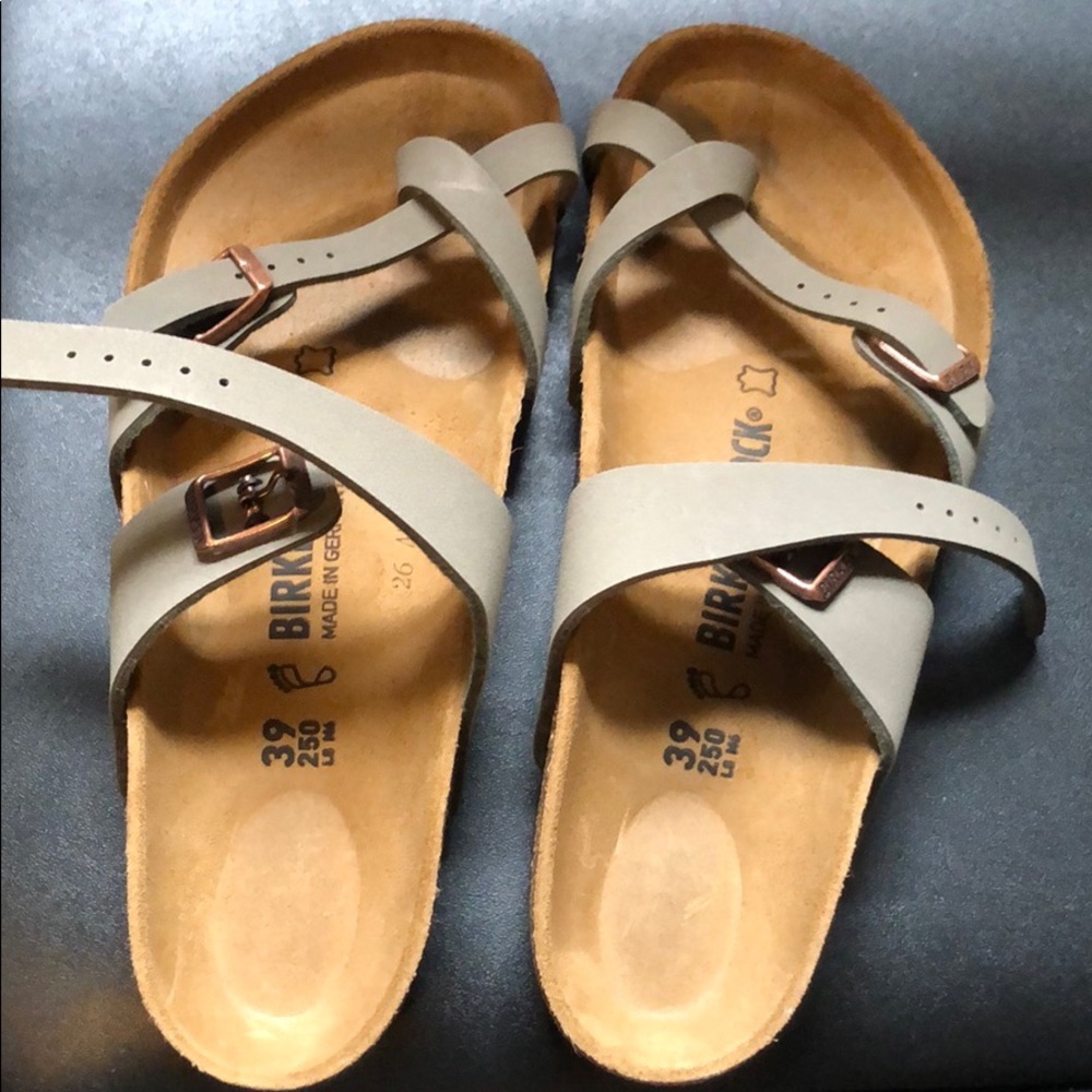 NWOT Mayari Birkenstock sandals Euro 39